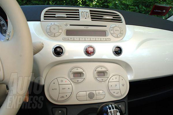 Essai de la Fiat 500 dans Auto Express