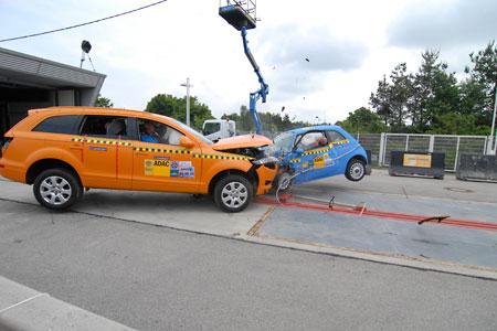 Crash-test Fiat 500 contre Audi Q7