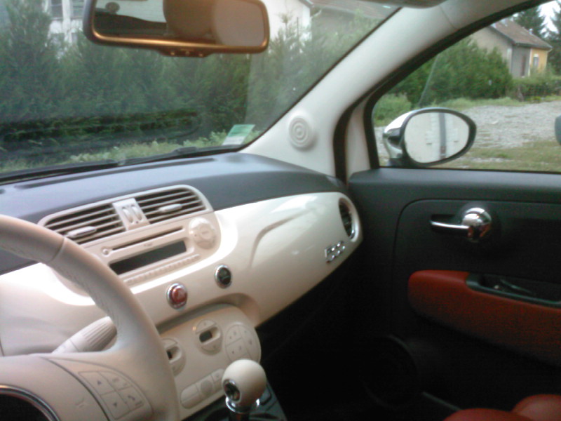 Titine 1,3L MJT Lounge ivoire/cuir rouge