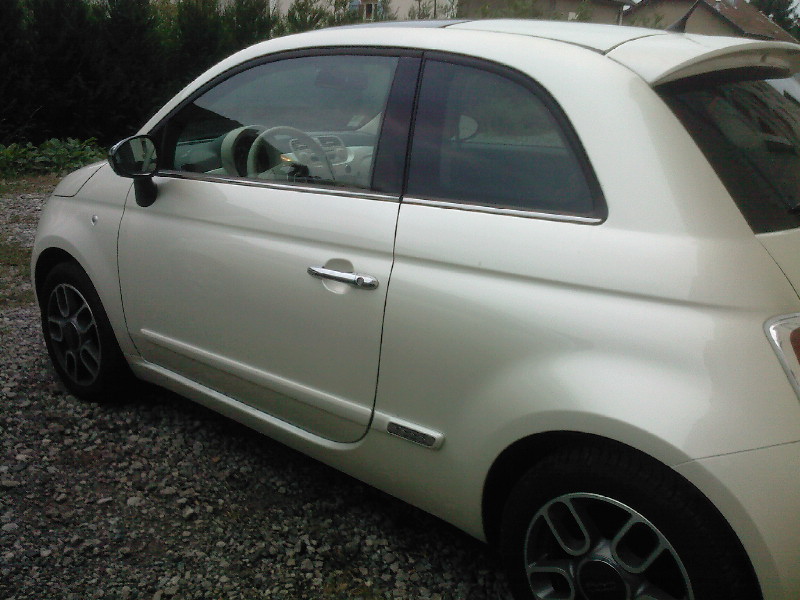 Titine 1,3L MJT Lounge ivoire/cuir rouge