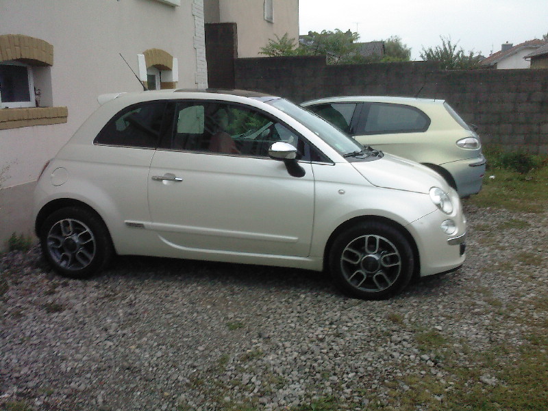 Titine 1,3L MJT Lounge ivoire/cuir rouge