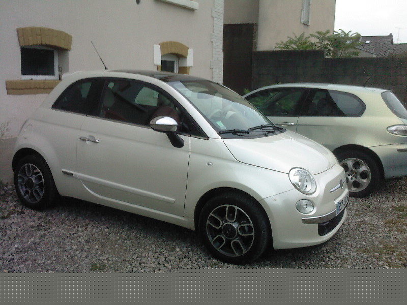 Titine 1,3L MJT Lounge ivoire/cuir rouge