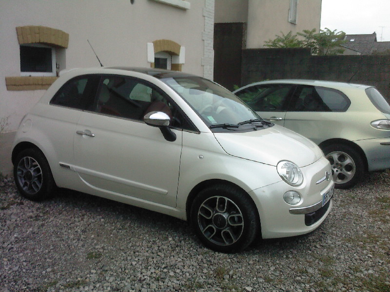 Titine 1,3L MJT Lounge ivoire/cuir rouge