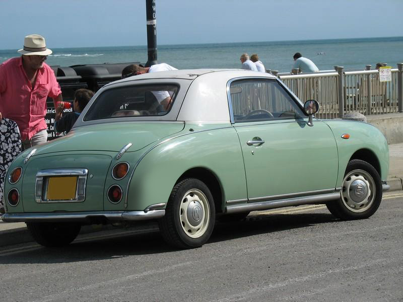 Nissan Figaro verte