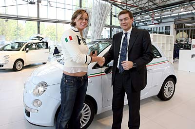 Remise de la Fiat 500  Federica Pellegrini